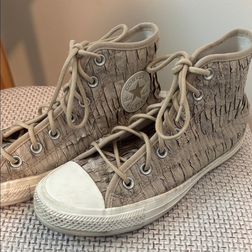 Converse Textured High-Tops in Beige/Gold/Cream. Worn twice. women’s size 7.5
